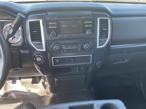 Used 2017 Nissan Titan S image 10