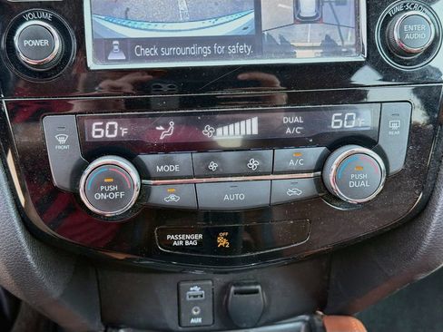 Used 2017 Nissan Rogue SL w/ SL Premium Package AWD/4WD image 18