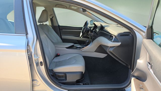 Used 2022 Toyota Camry SE FWD image 11