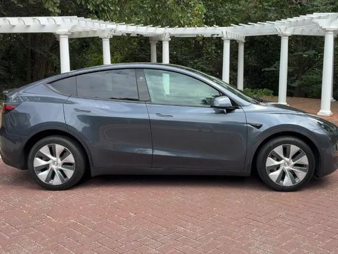 Used 2023 Tesla Model Y Long Range AWD/4WD image 5