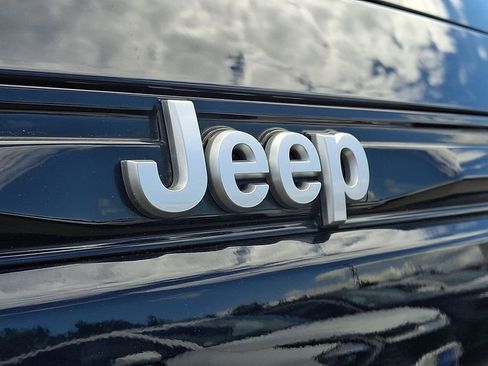 Used 2024 Jeep Grand Cherokee Limited AWD/4WD image 30