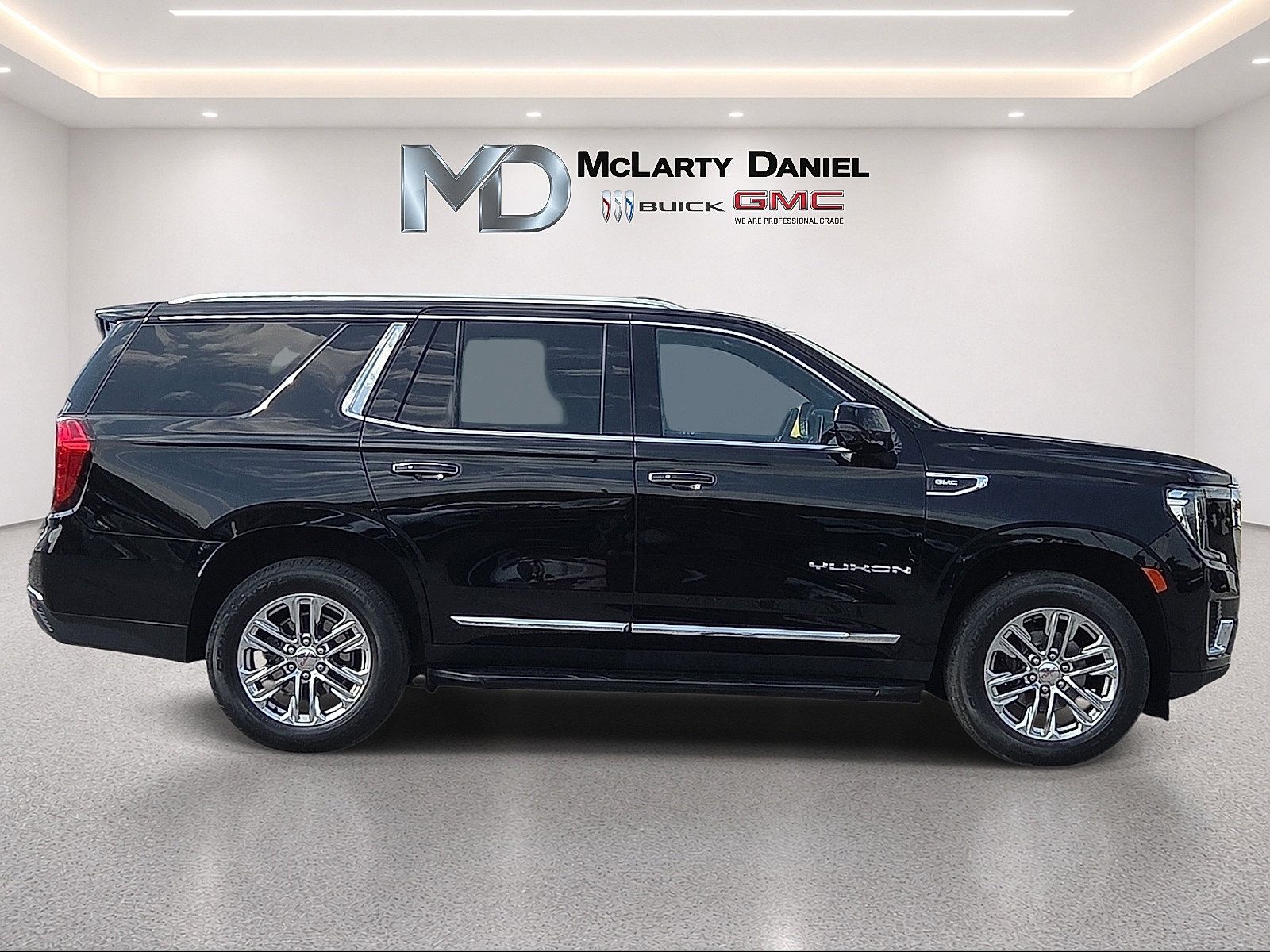 Used 2023 GMC Yukon SLT w/ SLT Luxury Package AWD/4WD image 15