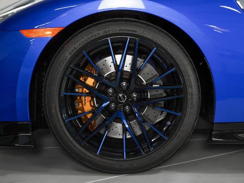 Used 2020 Nissan GT-R Premium AWD/4WD image 18