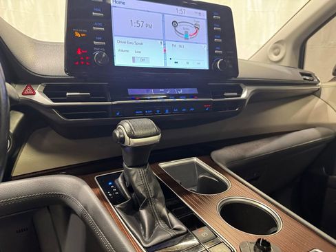 Used 2021 Toyota Sienna XLE w/ XLE Plus Package image 9