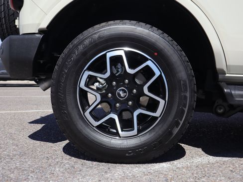 New 2025 Ford Bronco Outer Banks AWD/4WD image 12