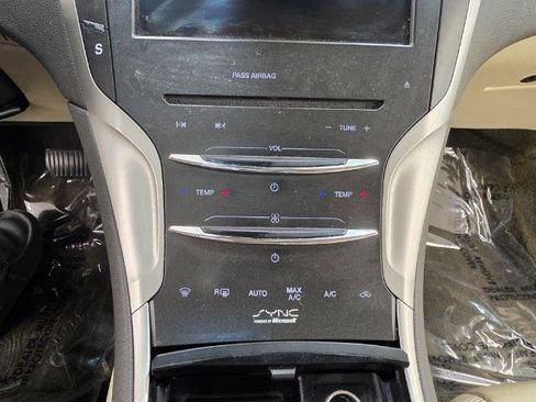 Used 2015 Lincoln MKZ w/ Technology Package FWD image 18