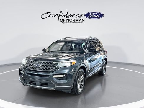 Used 2023 Ford Explorer XLT w/ Equipment Group 202A RWD image 3