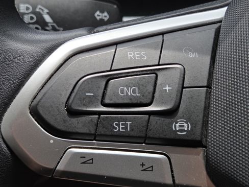 Used 2022 Volkswagen Atlas Cross Sport SE AWD/4WD image 29