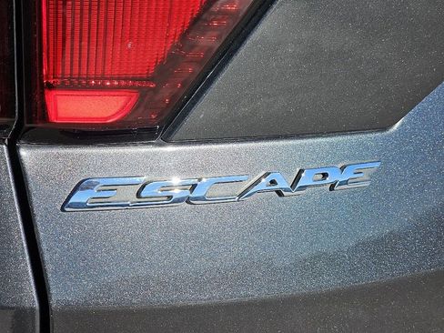 Used 2019 Ford Escape SEL image 13