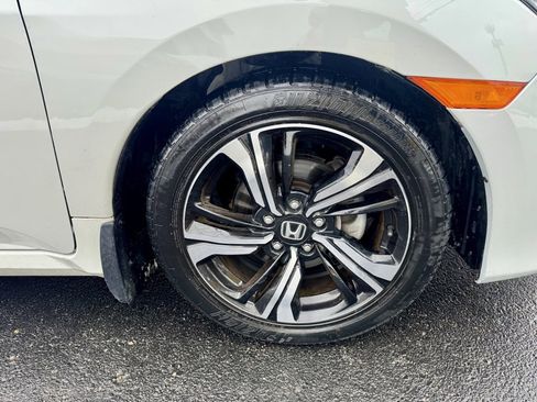 Used 2018 Honda Civic Touring image 10