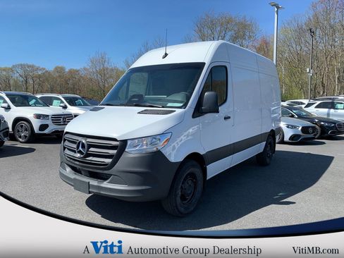 Used 2025 Mercedes-Benz Sprinter 2500 image 4