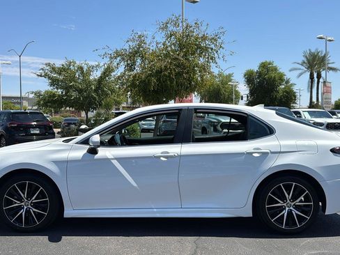 Used 2023 Toyota Camry SE image 4