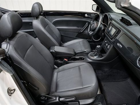 Used 2014 Volkswagen Beetle R-Line FWD image 17