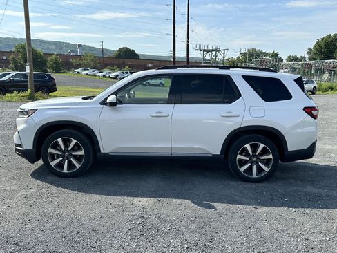 Used 2023 Honda Pilot Touring image 5