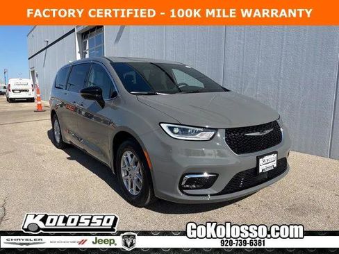 Certified 2025 Chrysler Pacifica Select image 1