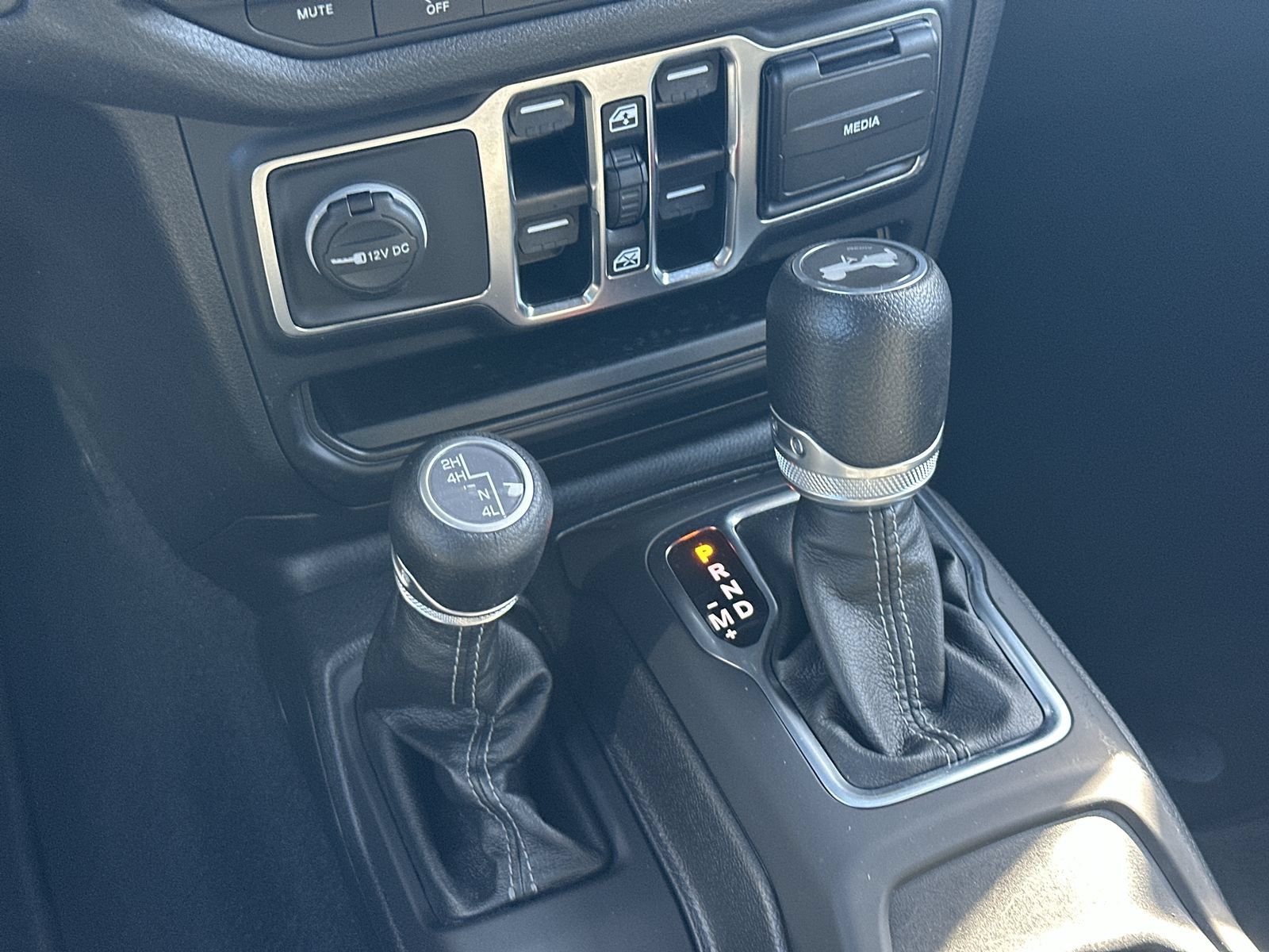 Used 2024 Jeep Wrangler Unlimited Sport AWD/4WD image 30