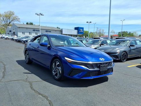 Used 2024 Hyundai Elantra SEL w/ Convenience Package FWD image 3