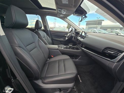 Used 2023 Nissan Rogue SL w/ SL Premium Package image 12