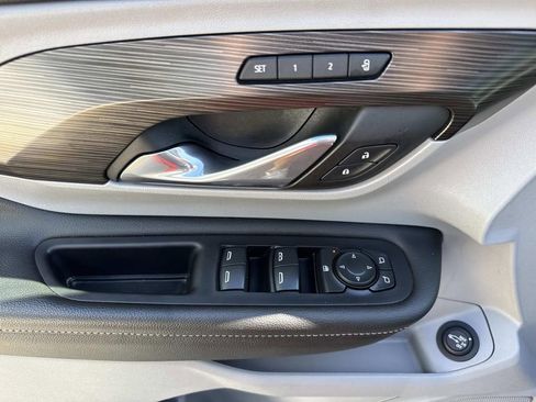 Used 2024 GMC Terrain SLT image 21