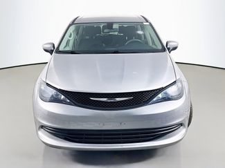 Used 2018 Chrysler Pacifica L video 2