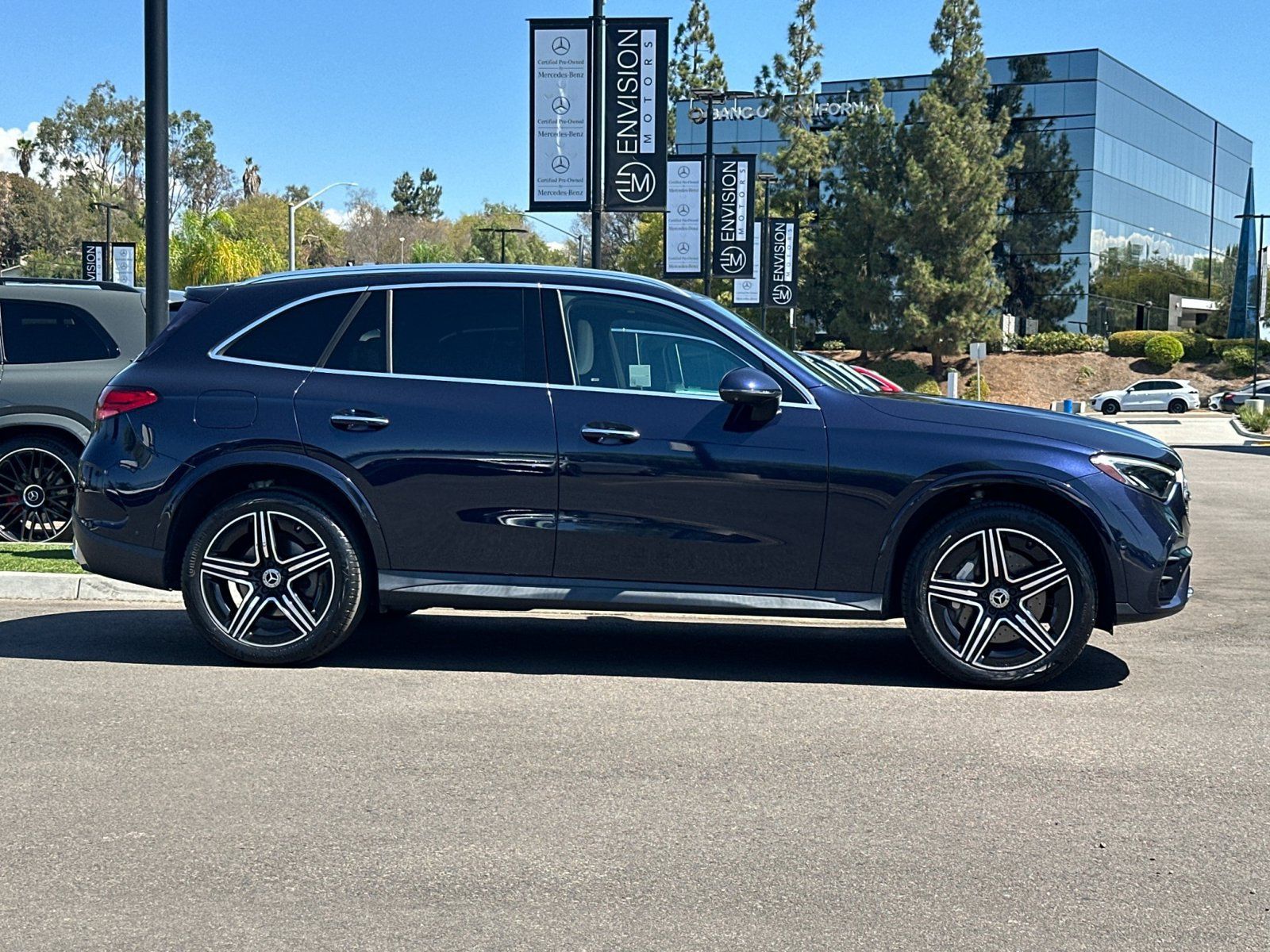 Used 2023 Mercedes-Benz GLC 300 image 2