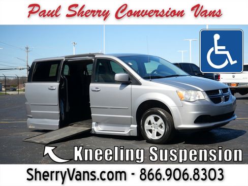 Used 2013 Dodge Grand Caravan SXT w/ Rear Park Assist Pkg image 1