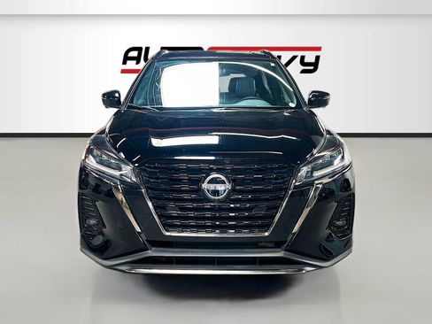 Used 2024 Nissan Kicks SR w/ SR Premium Package image 2