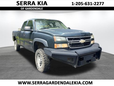 Used 2006 Chevrolet Silverado 2500 W/T w/ Skid Plate Package AWD/4WD image 1