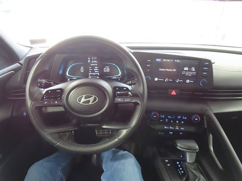 Used 2025 Hyundai Elantra Sport FWD image 15