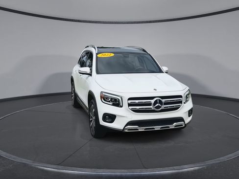 Used 2022 Mercedes-Benz GLB 250 image 3