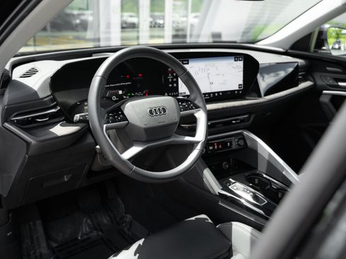 Certified 2025 Audi Q5 Premium Plus w/ Premium Plus AWD/4WD image 10