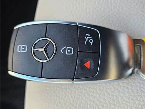 Used 2023 Mercedes-Benz GLB 250 GLB 250 image 36