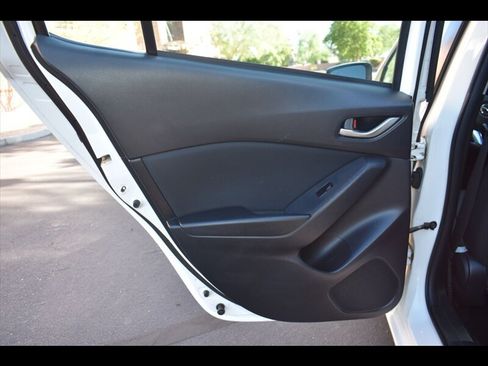 Used 2016 MAZDA MAZDA3 i Touring FWD image 21