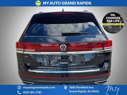 Used 2024 Volkswagen Atlas SE AWD/4WD image 6