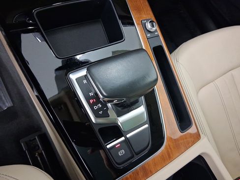 Used 2023 Audi Q5 2.0T Premium w/ Convenience Package image 16