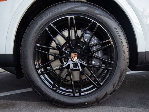 New 2026 Porsche Cayenne Coupe AWD/4WD image 12