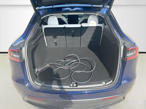 Used 2024 Tesla Model Y Performance image 25