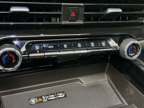 Used 2025 Chevrolet Tahoe High Country AWD/4WD image 17