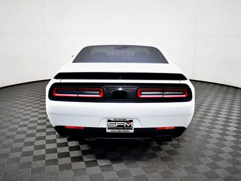 Used 2015 Dodge Challenger SRT Hellcat image 9