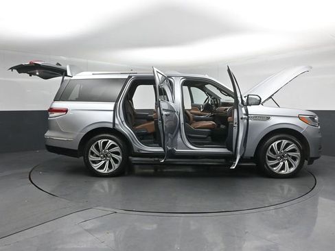 Certified 2023 Lincoln Navigator Reserve AWD/4WD image 62