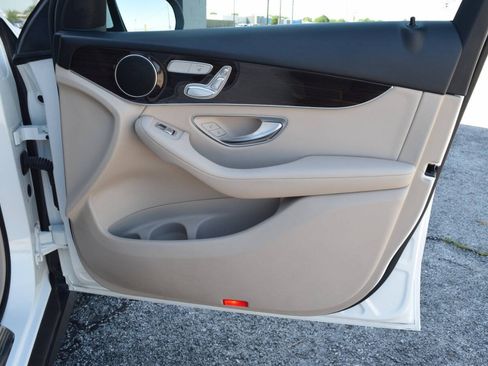 Used 2021 Mercedes-Benz GLC 300 image 39