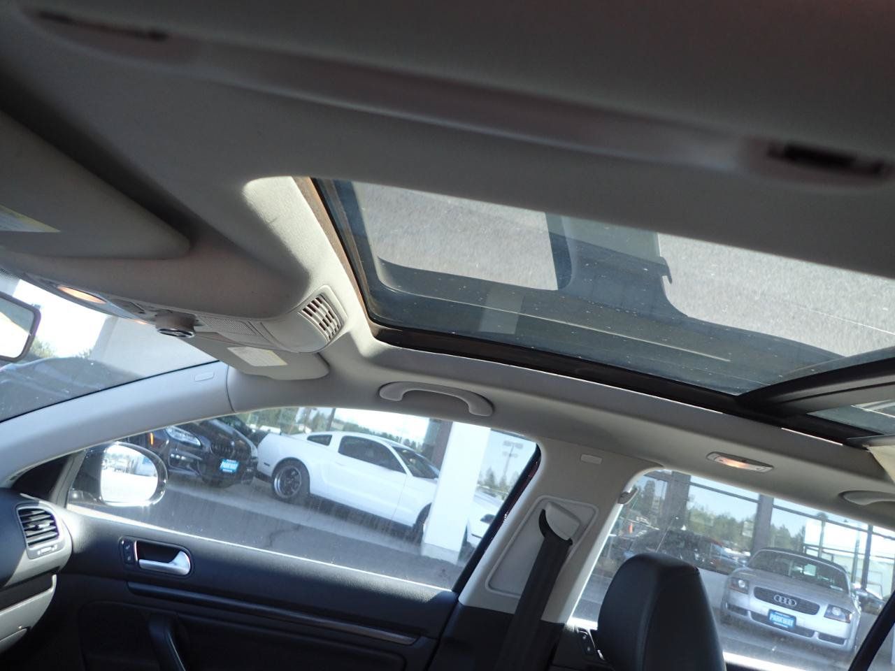 Used 2013 Volkswagen Jetta SE FWD image 14