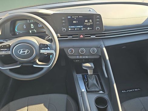 New 2026 Hyundai Elantra SE FWD image 18