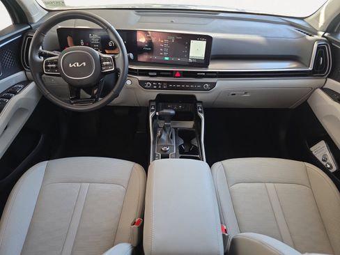 Certified 2025 Kia Sorento S w/ Panoramic Sunroof Package image 2