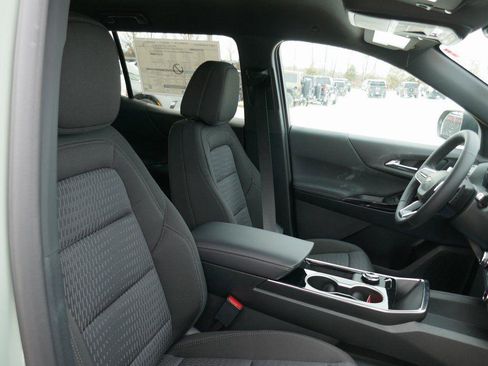 New 2026 Chevrolet Equinox LT image 9