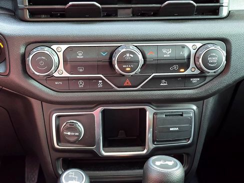 Used 2024 Jeep Wrangler Sport AWD/4WD image 21