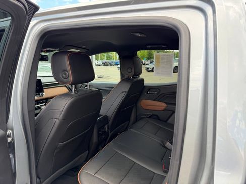 Certified 2023 GMC Canyon AT4 w/ AT4 Premium Package AWD/4WD image 11