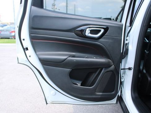 Used 2025 Jeep Compass Trailhawk w/ Trailhawk Convenience Group AWD/4WD image 28