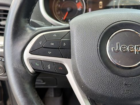 Used 2018 Jeep Cherokee Latitude Plus FWD image 17