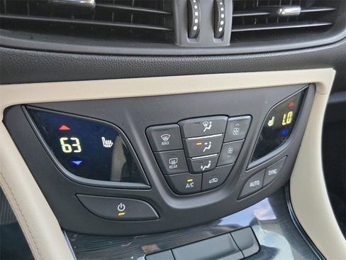 Used 2018 Buick Envision Preferred image 21